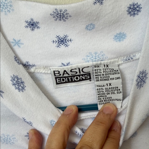 Basic Editions White Top with Blue Snowflakes - Picture 2 of 6